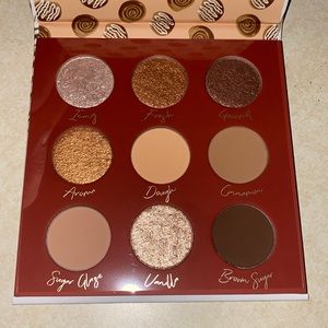 The Chosen Bun eyeshadow palette